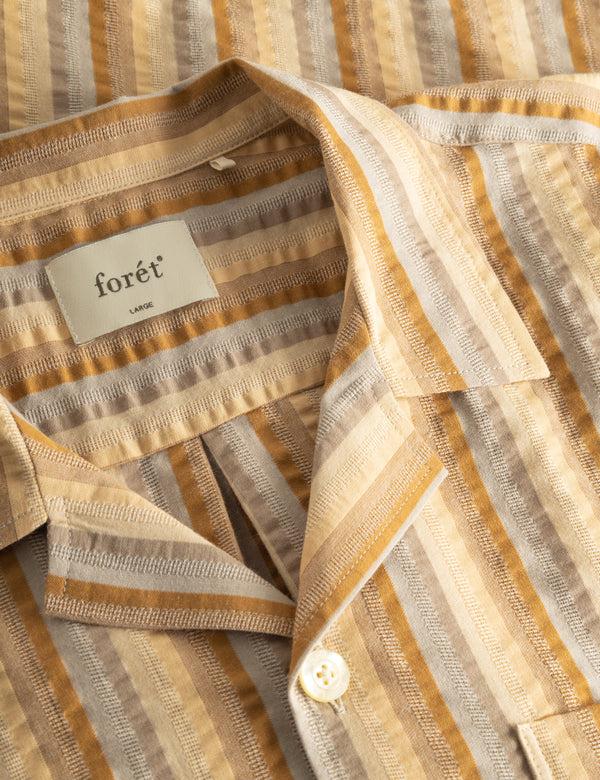 Forét OTTER SEERSSUCKER SS SHIRT - RUBBER STRIPE