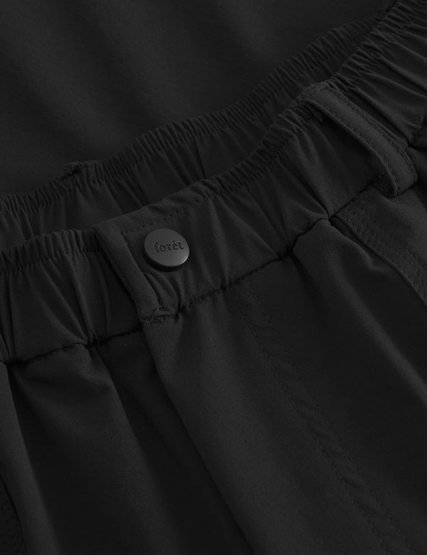 Forét SIENNA TECH SHORTS - BLACK