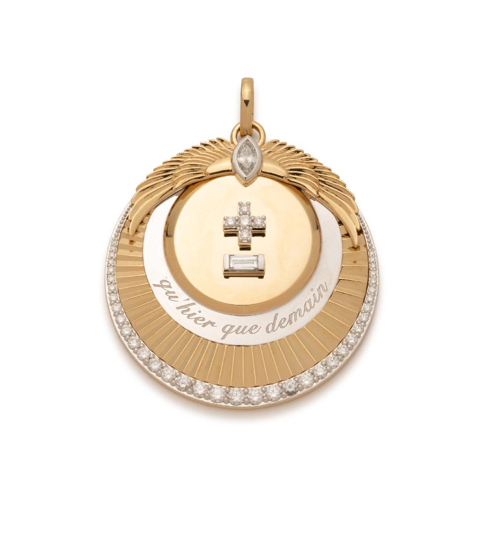 foundrae Vivacity Oversized Medallion in Yellow Gold with an Annex Link