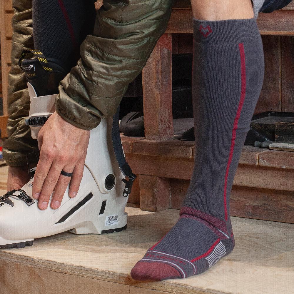 Fox River Men's Zermatt Lightweight Over-the-Calf Ski And Snowboard Sock