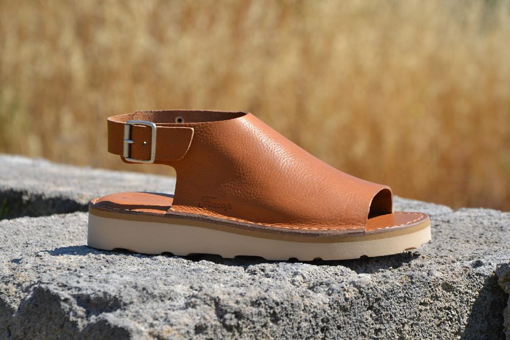 fracap D029 Tan Sandals