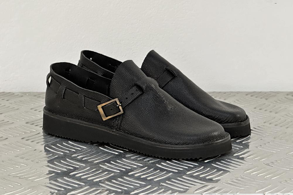 fracap R005 Black Slip-on