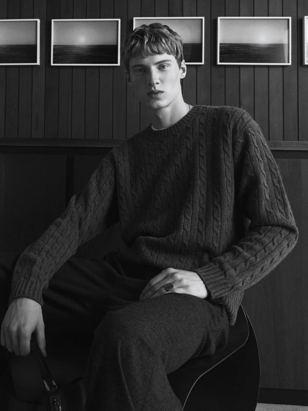 Frame Cable Cashmere Crewneck In Charcoal