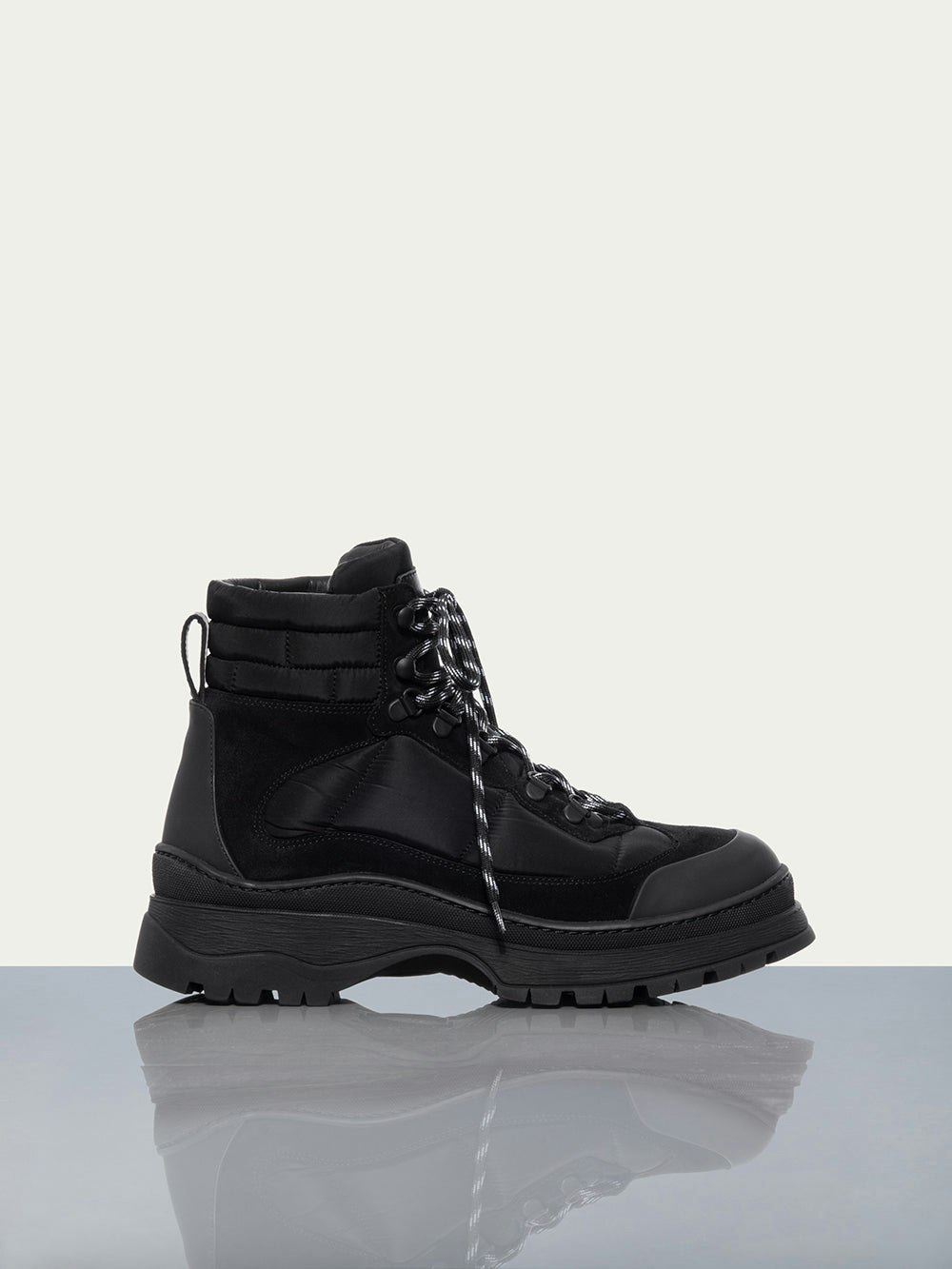 frame Hiking Lug Sole Boot in Noir