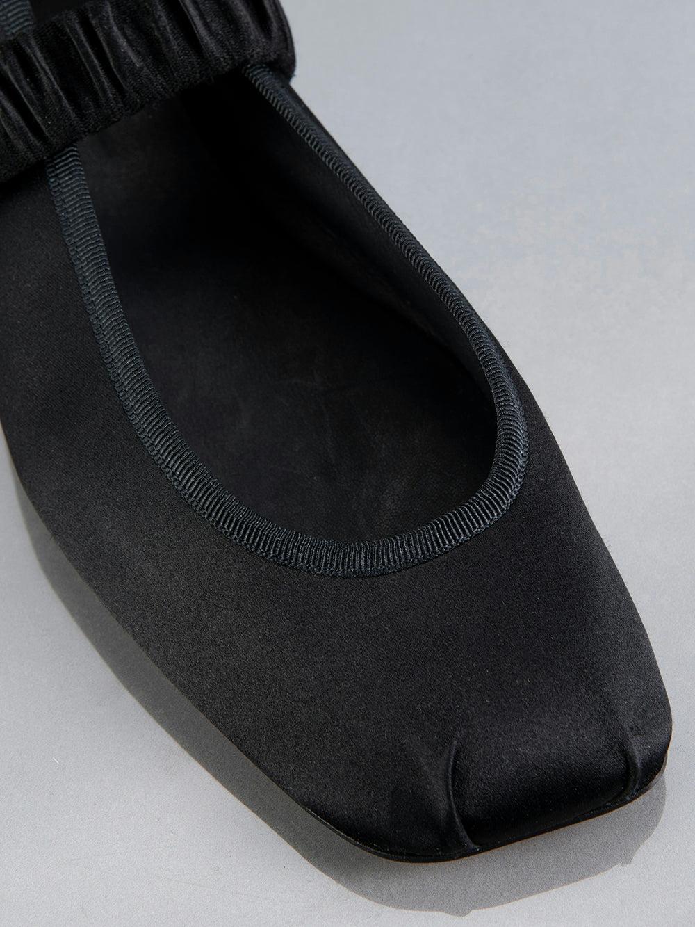 Frame Odin Ballet Flat In Noir