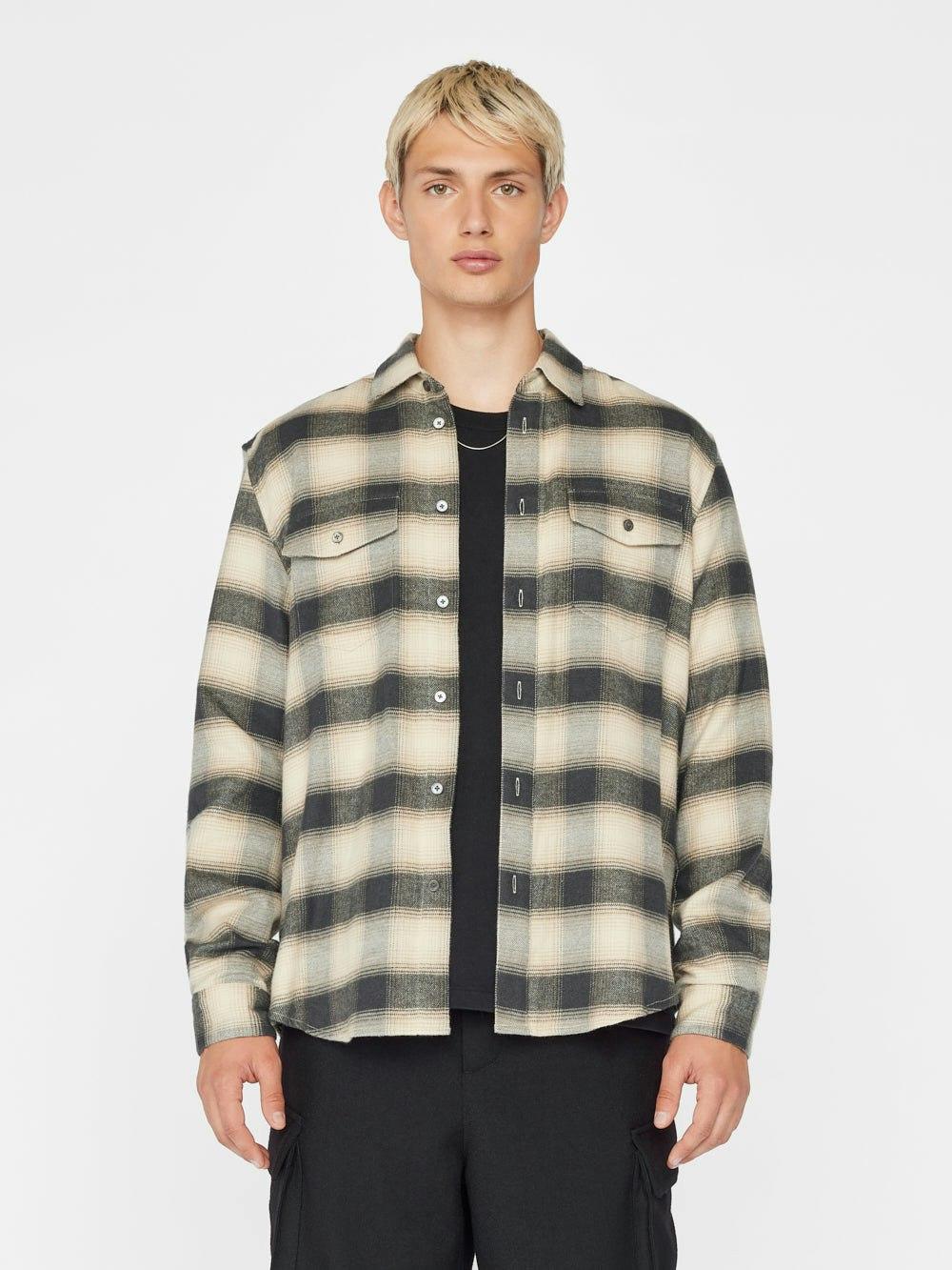 Frame Plaid Flannel Shirt In Noir / Light Beige