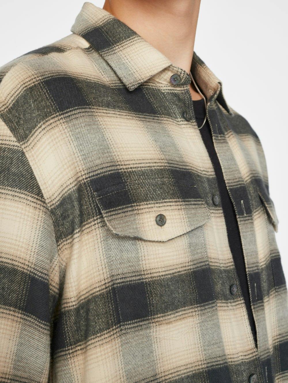 Frame Plaid Flannel Shirt In Noir / Light Beige