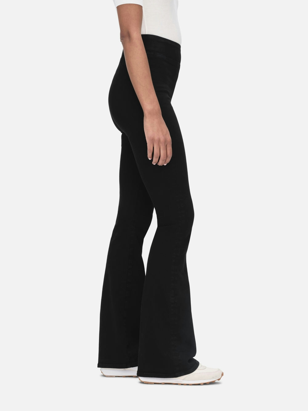 Frame The Jetset Flare In Sheen Noir