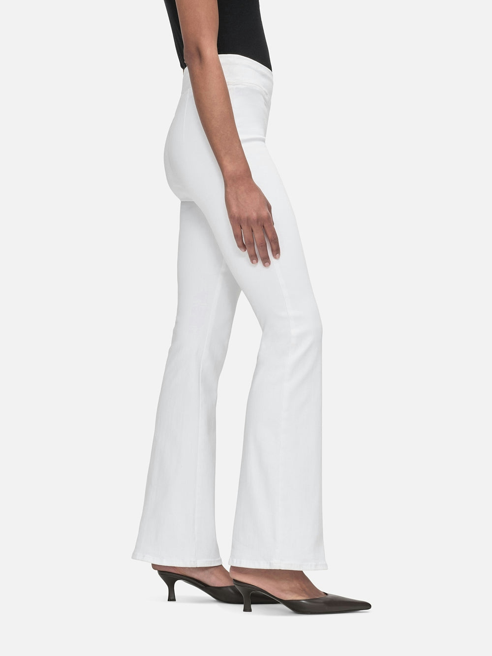 Frame The Jetset Flare In White