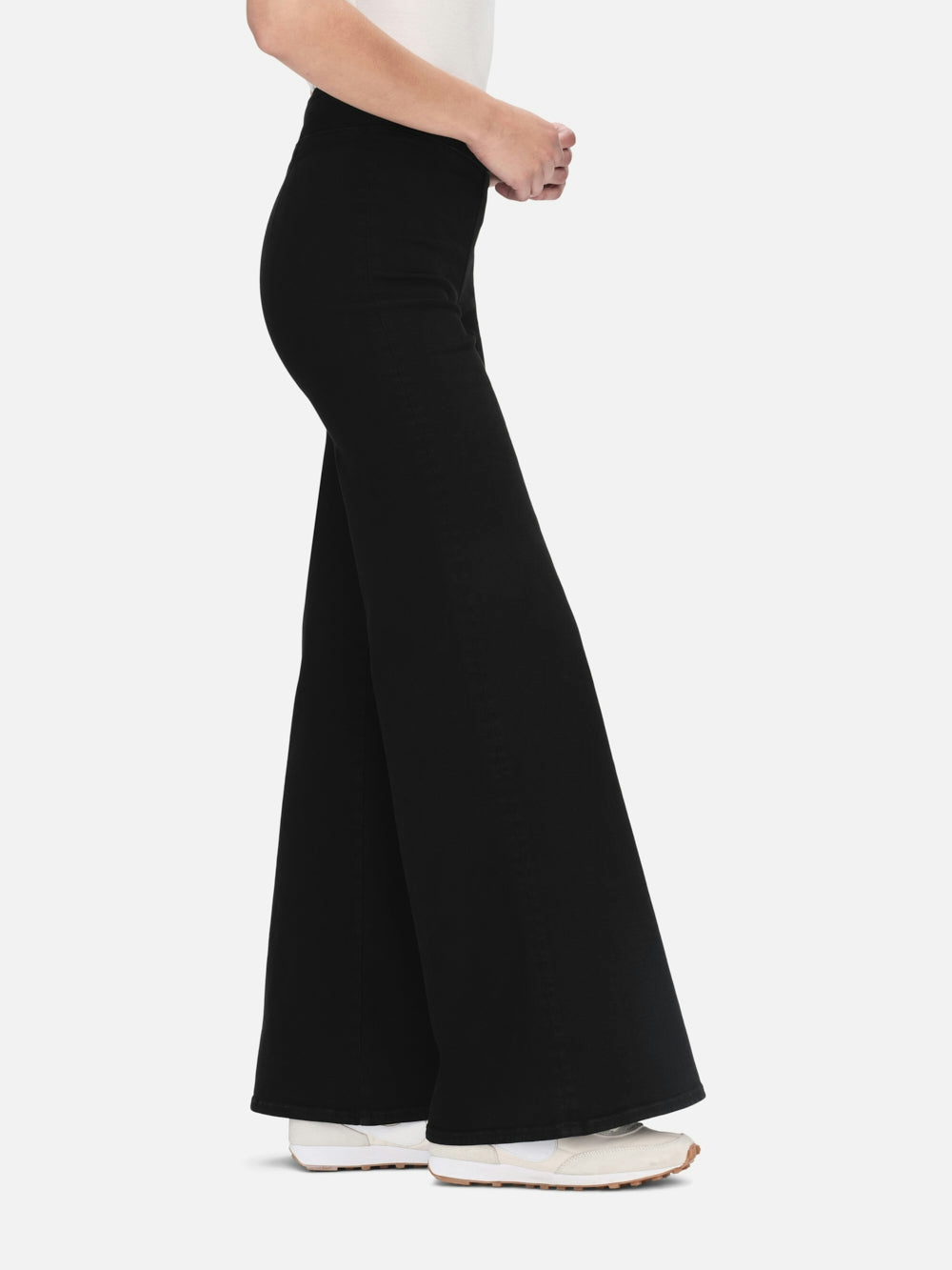 Frame The Jetset Wide Leg In Sheen Noir