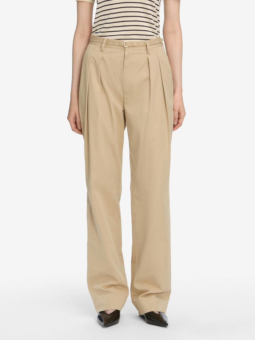 Frame The Pleated Stilt Trouser In Light Khaki