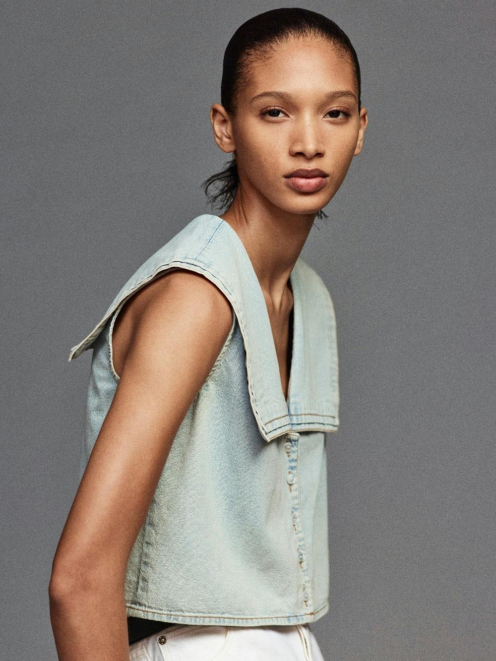 Frame The Yacht Top In Attention