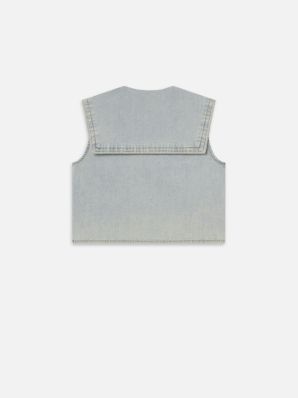 Frame The Yacht Top In Attention