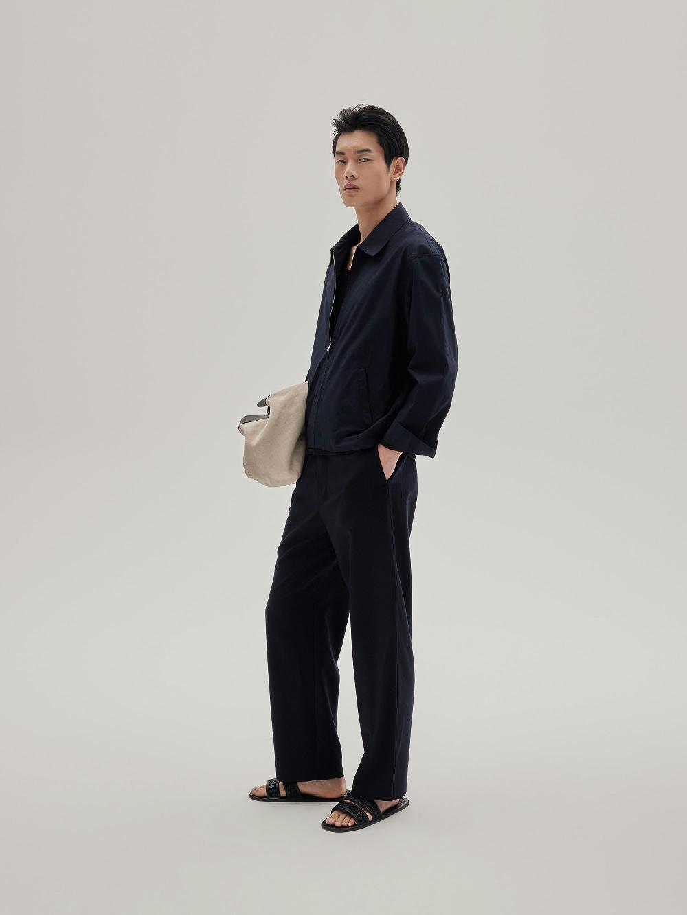 Frame Wool Easy Trousers In Dark Navy