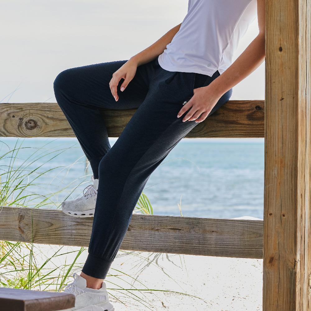 free country Women's Cloud Knit Pleated Jogger Black