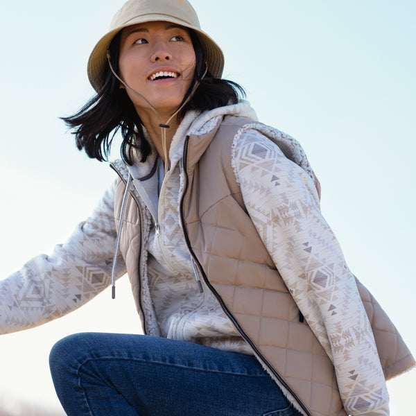free Country Women's Expedition II Stratus Lite Reversible Vest Sahara