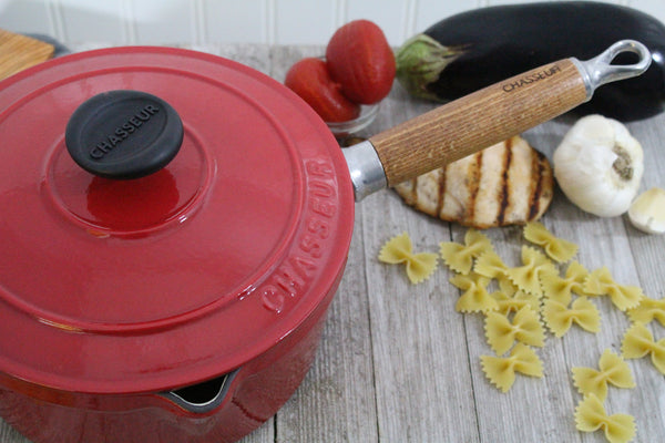 French Home Chasseur 2.5-quart Red French Enameled Cast Iron Saucepan With Lid And Wooden Handle (CI_3483)