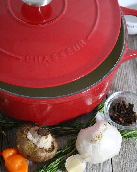 french Home Chasseur 3.25-quart Caviar-Grey Or Red Enameled Cast Iron Round Dutch Oven (CI_3722)