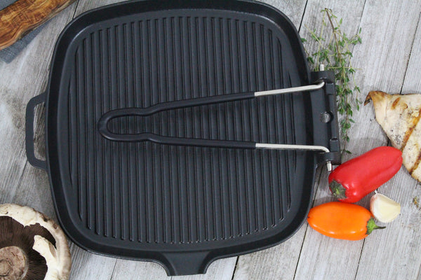 french home Chasseur 9-inch Square French Cast Iron Grill With Folding Handle (CI_32722)