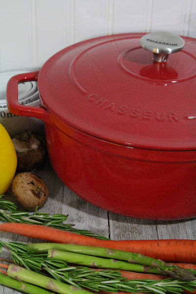 French Home Chasseur French Enameled Cast Iron Round Dutch Oven 5.25-quart Red