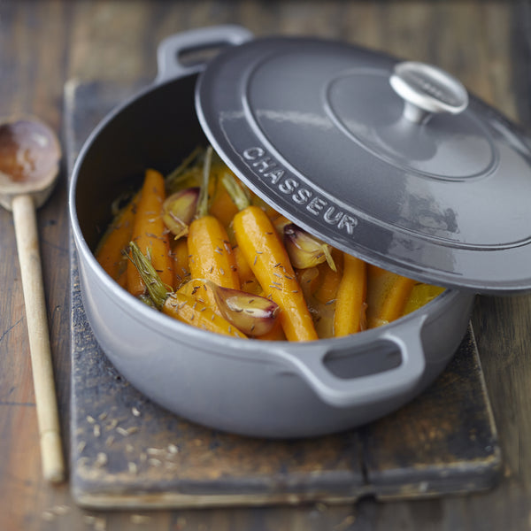 French Home Chasseur French Enameled Cast Iron Round Dutch Oven 6.25-quart Caviar Grey