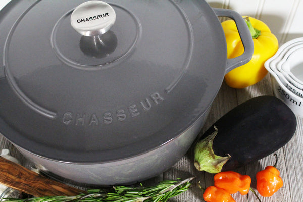 French Home Chasseur French Enameled Cast Iron Round Dutch Oven 6.25-quart Caviar Grey