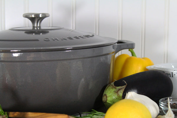 French Home Chasseur French Enameled Cast Iron Round Dutch Oven 6.25-quart Caviar Grey