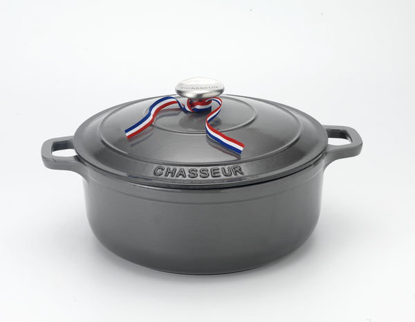 french home Chasseur French Enameled Cast Iron Round Dutch Oven 6.25-quart Caviar Grey