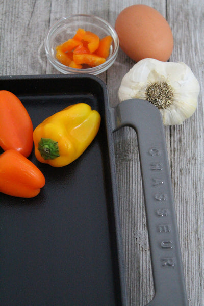 French Home Chasseur French Rectangular Enameled Cast Iron Griddle 14-inch Caviar Grey