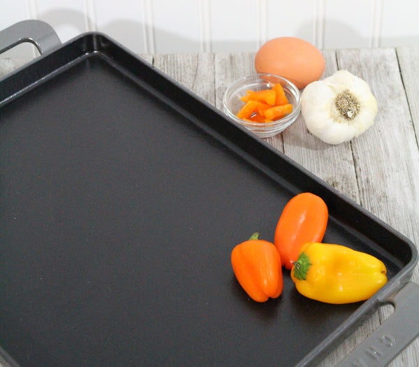 French Home Chasseur French Rectangular Enameled Cast Iron Griddle 14-inch Caviar Grey