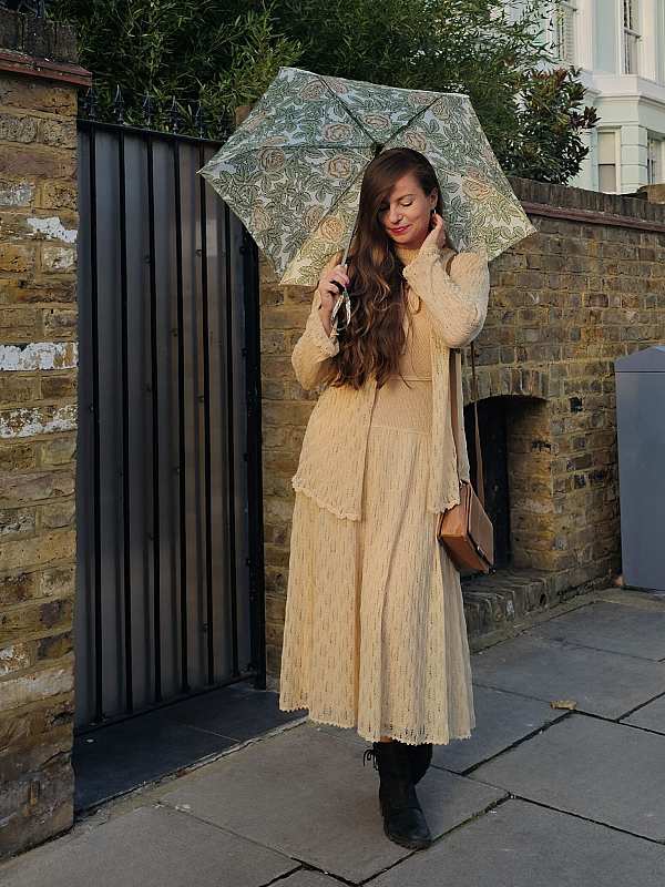 Fulton Umbrellas Span Class="mob-item-title">Morris & Co. Superslim 2 UV - Rambling Rose