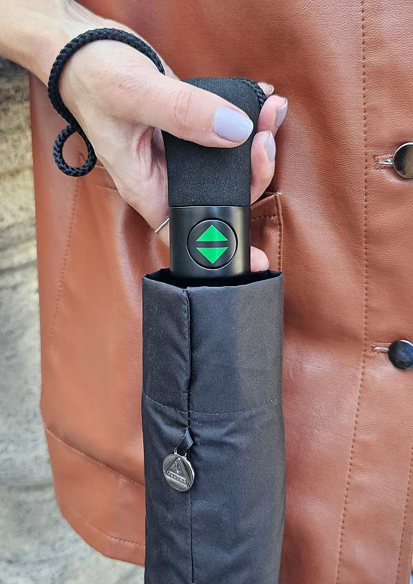 Fulton Umbrellas Span Class="mob-item-title">Open & Close Jumbo 1 - Black