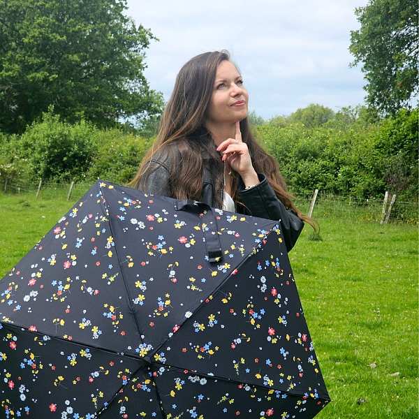 Fulton Umbrellas Span Class="mob-item-title">Tiny 2 - Buttercup Sprig