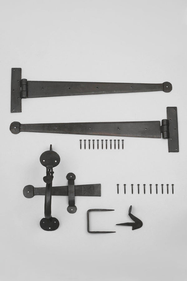 g decor 18" Coinbase Hand Forged T Hinges Pair & Suffolk Thumb Latch Door Set in Beeswax and Black Finish Beeswax