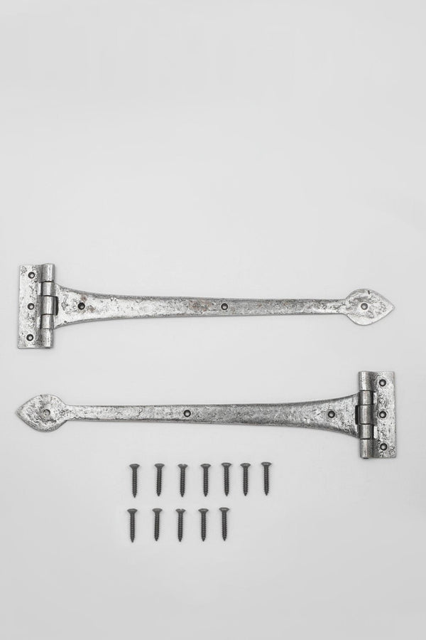 G Decor 18" Gothic Tee Door Hinge Pair In Pewter Finish