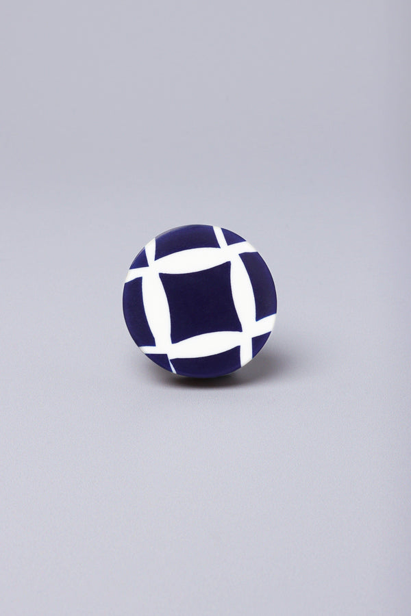 G Decor Dizzy Mosaic Grid Pattern Delights Handle Door Knob Black