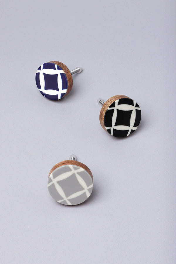 g decor Dizzy Mosaic Grid Pattern Delights Handle Door Knob Black