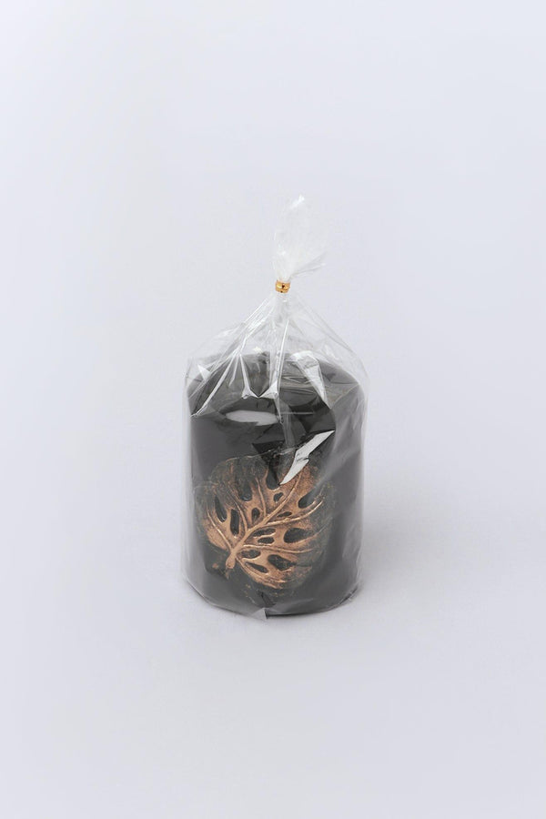 G Decor Glossy Black Pillar Candle With Sculpted Monstera Deliciosa Leaf – Nature-Inspired Leaf Embellishment