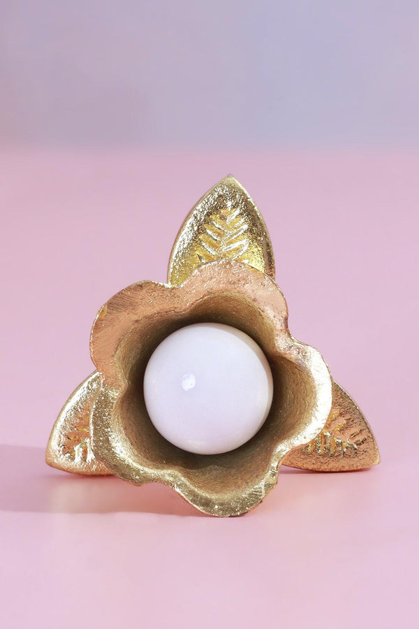 G Decor Handcrafted Lily Pearl Floral Ceramic & Brass Door Handle Gold