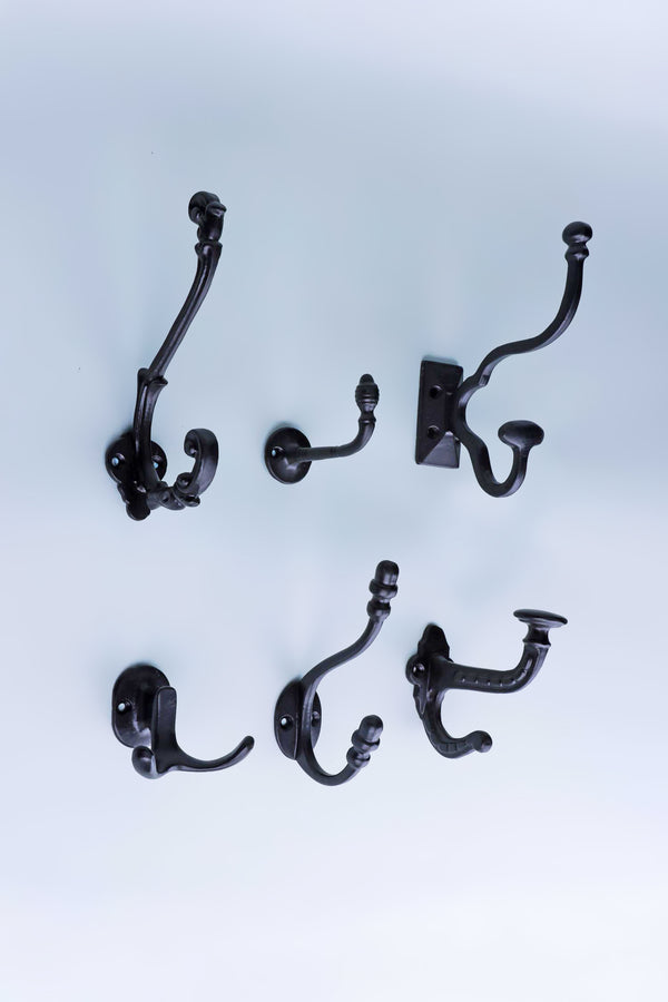 g decor Heavy-Duty Traditional Black Cast Iron Coat Hooks Acorn