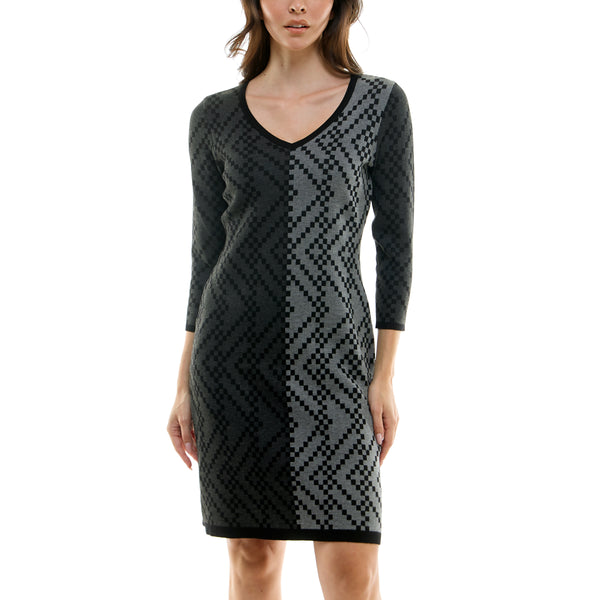 Gabby Skye MAISON TARA TWO TONE CHEVRON PRINT MINI SWEATER DRESS HEATHER GRAPHITE/HEATHER GREY