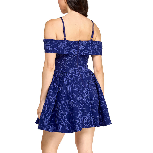 Gabby Skye VIOLET WEEKEND JUNIORS' BARDOT NECK FLORAL JACQUARD PLEATED MINI DRESS VIOLA