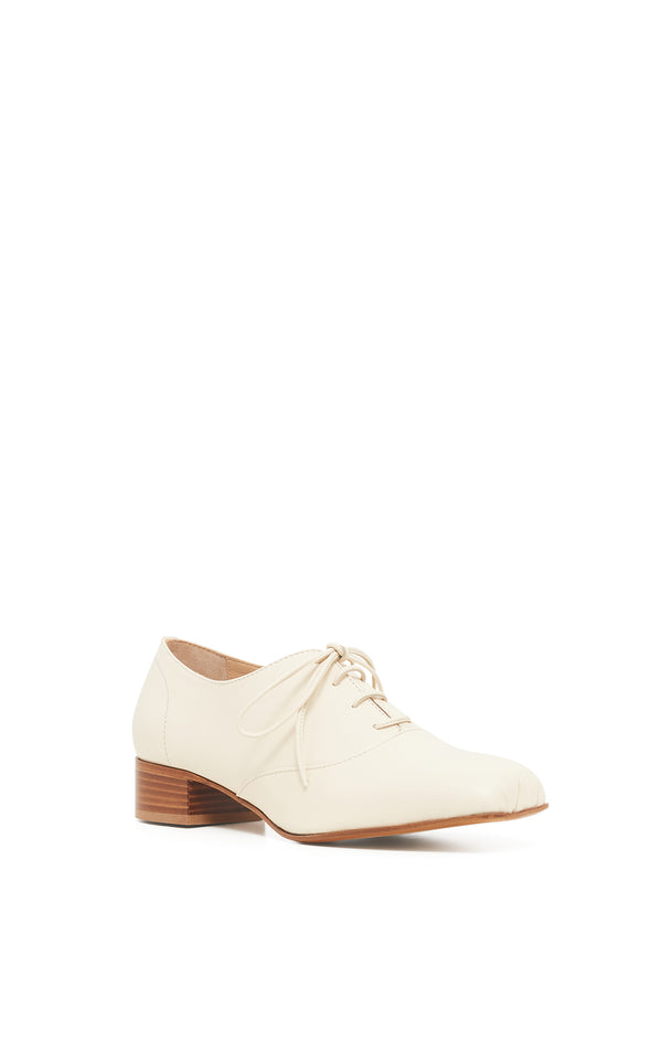 Gabriela Hearst Clio Oxford Heel In Ivory Nappa Leather