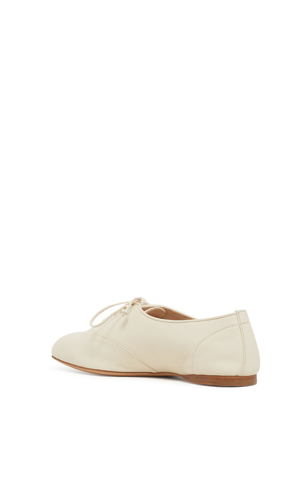 Gabriela Hearst Maya Oxford Flat Shoe In Ivory Nappa Leather