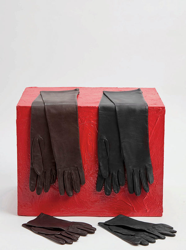 Gabriela Hearst Wessex Short Gloves In Chocolate Nappa Leather