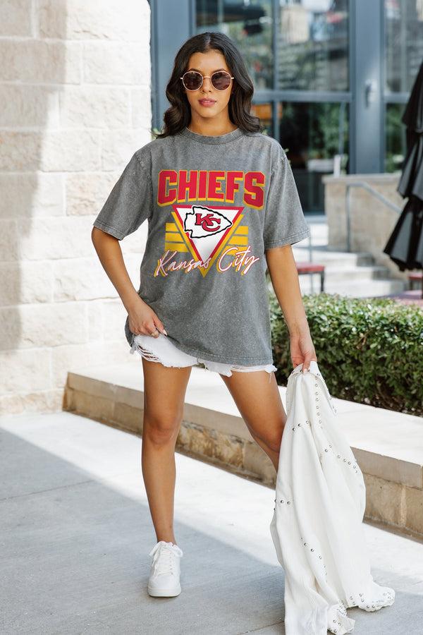 gameday couture KANSAS CITY CHIEFS Play It Forward Oversized Crewneck Tee