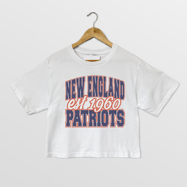 gameday couture NEW ENGLAND PATRIOTS DEEP ROOTS BOXY FIT CROPPED TEE