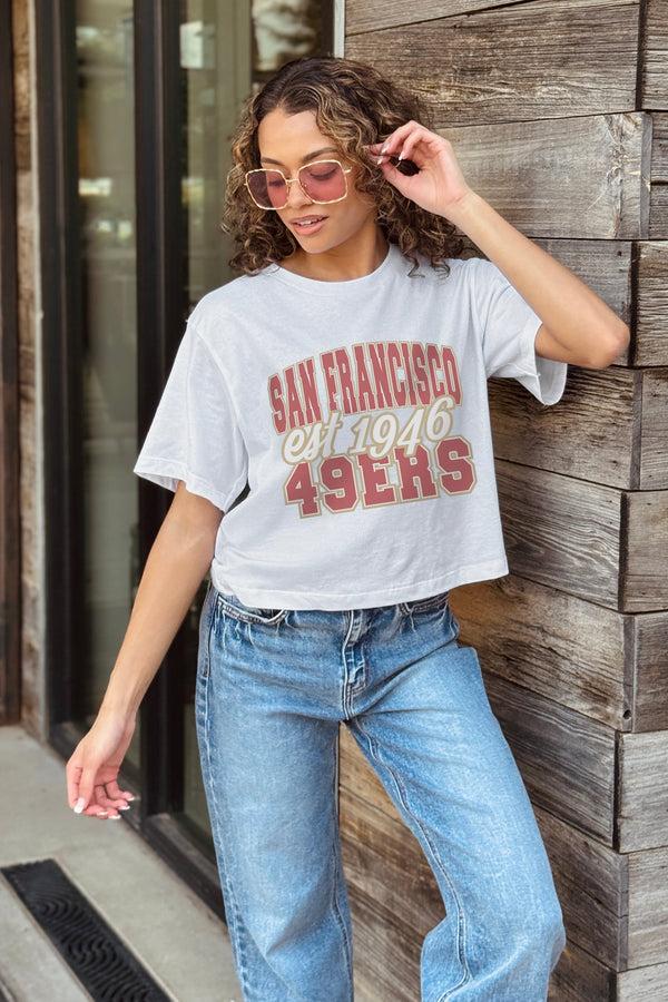 Gameday Couture SAN FRANCISCO 49ERS DEEP ROOTS BOXY FIT CROPPED TEE