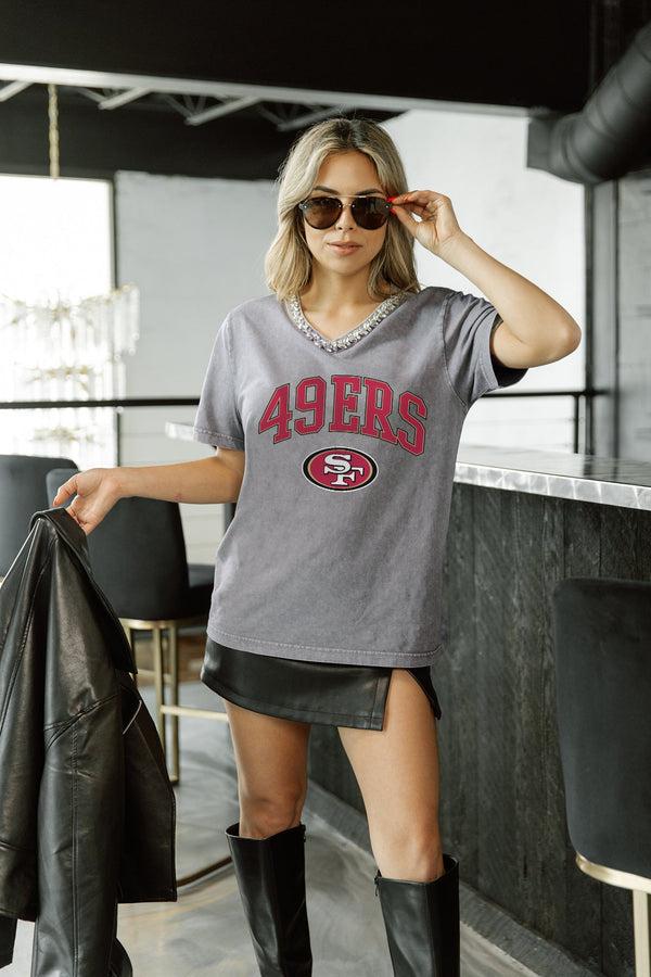 gameday couture SAN FRANCISCO 49ERS ICONIC EDGE RHINESTONE TRIM V-NECK TEE