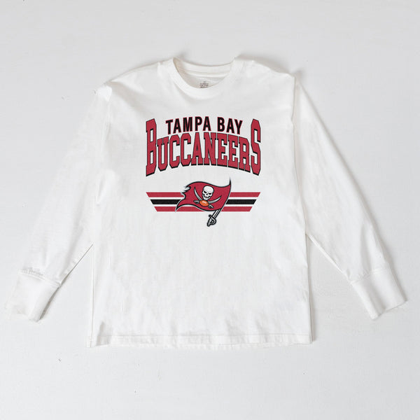 gameday couture TAMPA BAY BUCCANEERS SWIFT STRIKE ESSENTIAL RELAXED FIT LONG SLEEVE TEE